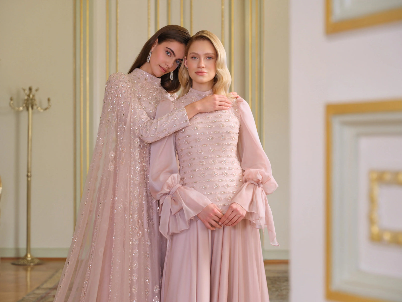 Pure Grace Collection: Modern Siluetler, Canlı Renkler ve Kiralık Abiye Konforu