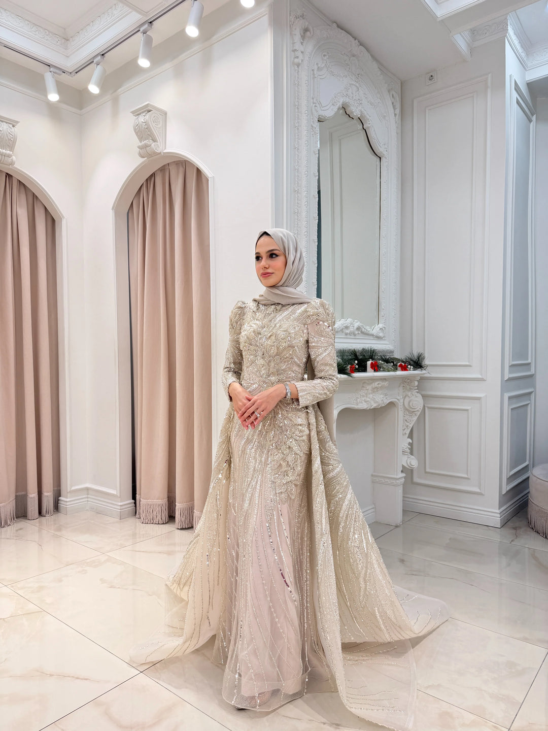 Nova Kuyruklu Elbise