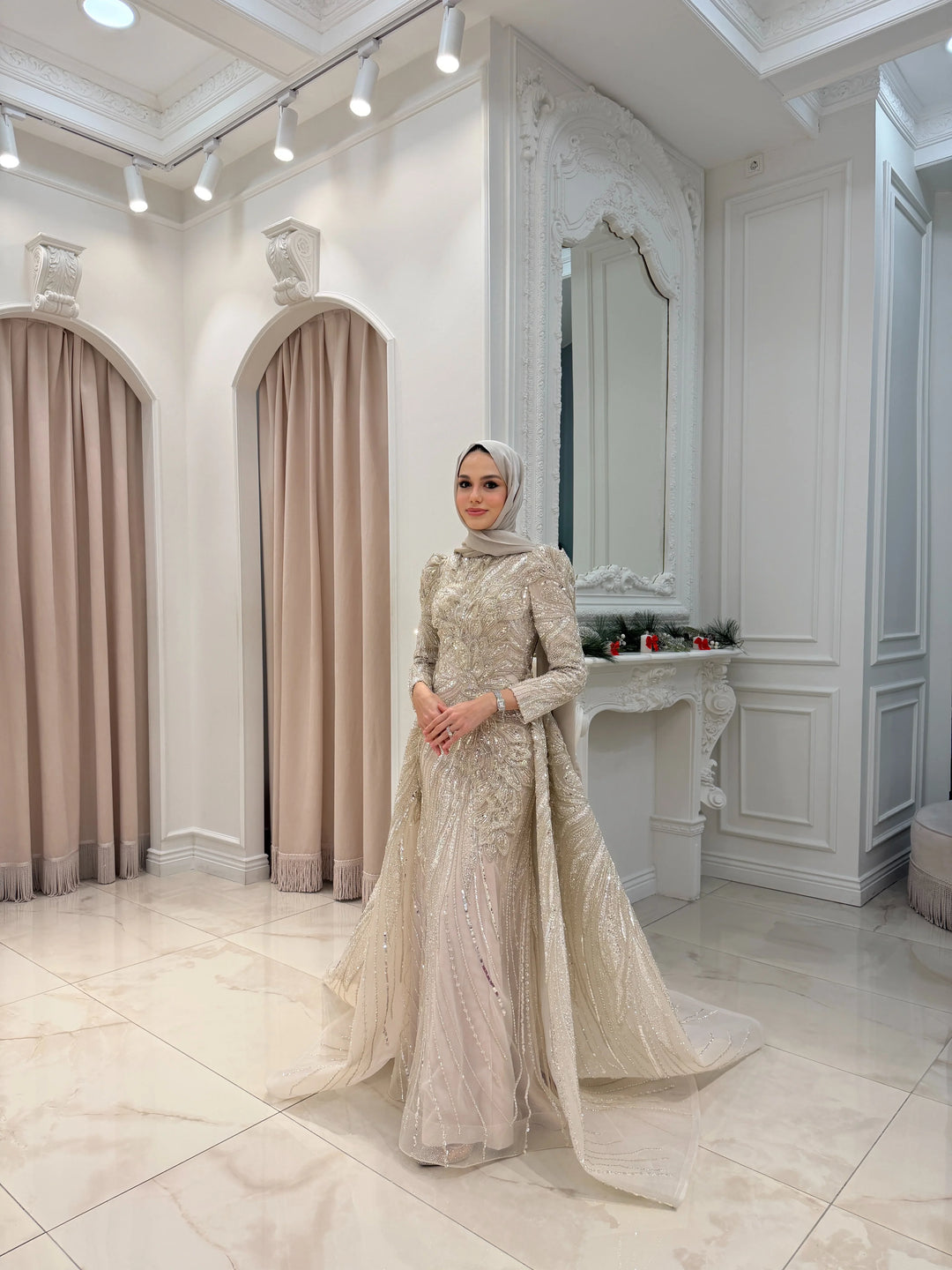 Nova Kuyruklu Elbise