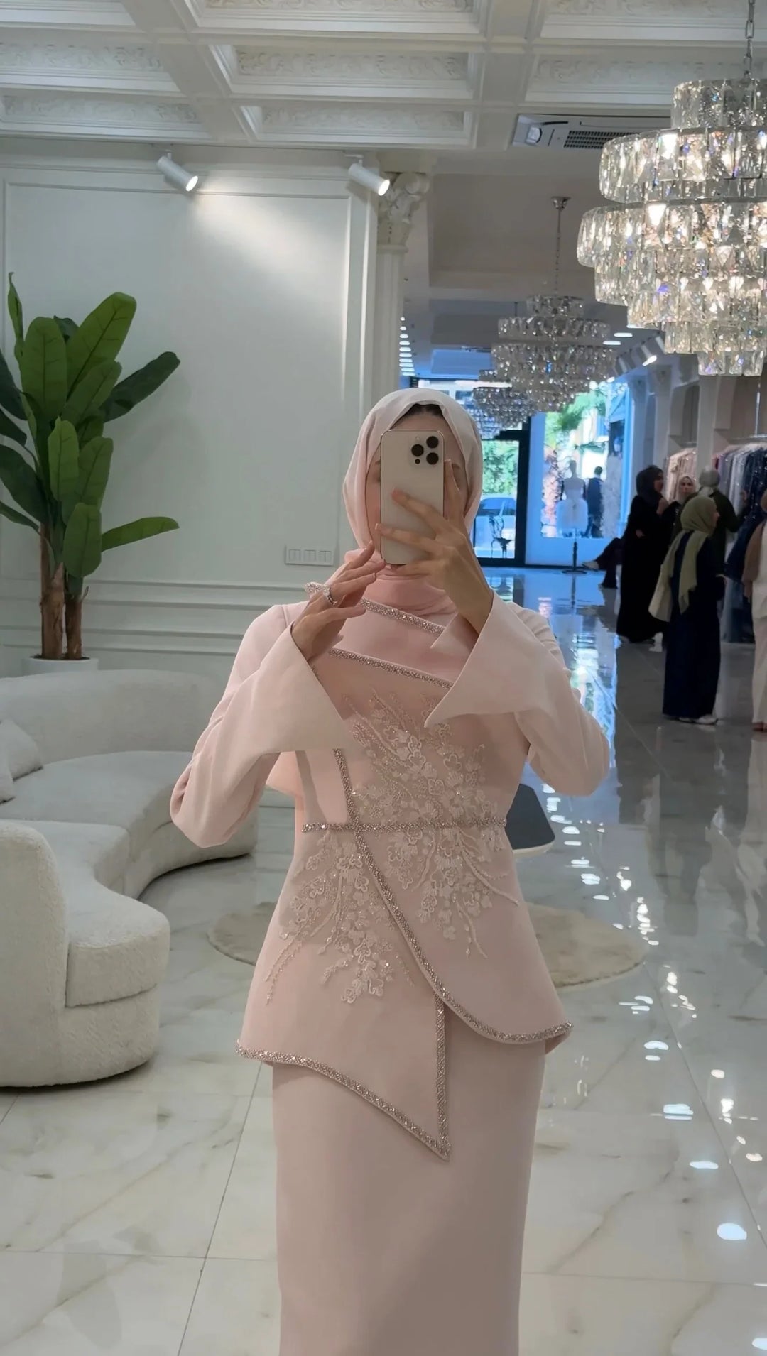Raya İşlemeli Elbise