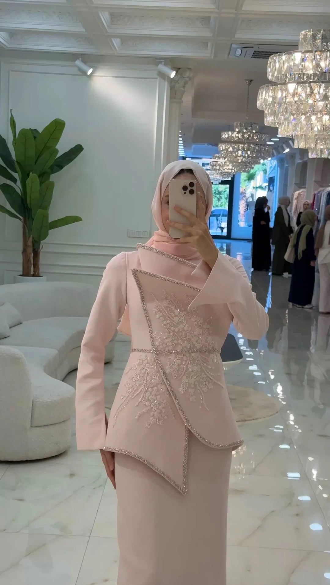 Raya İşlemeli Elbise